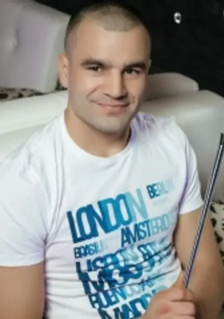 Я Павел, 25, знакомлюсь в Томске