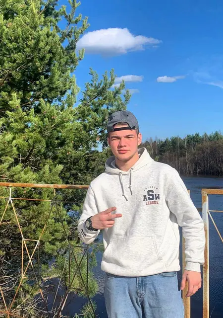 Егор из Сыктывкара, мне 21, познакомлюсь для постоянных отношений