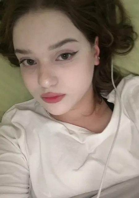 Я Сара, 19, из Твери, ищу знакомство для приятного времяпровождения