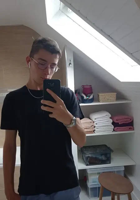 Я Саша, 20, знакомлюсь для приятного времяпровождения в Выксе