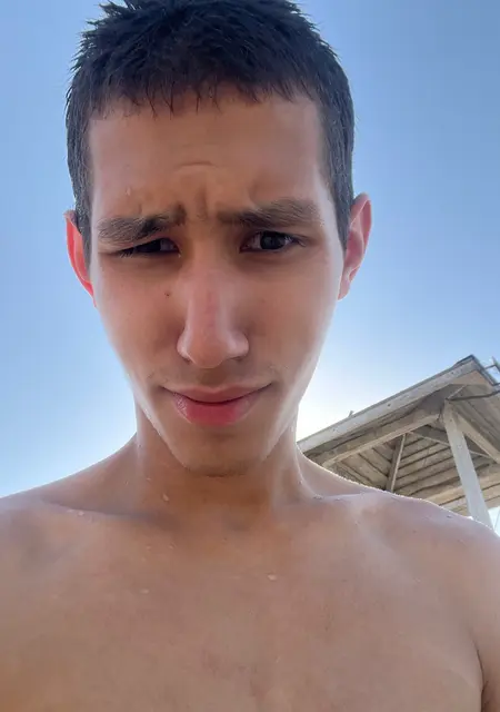 Влад из Азова, ищу на сайте открытые отношения