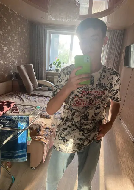 Я Кирилл, 21, из Чебаркуля, ищу знакомства на одну ночь