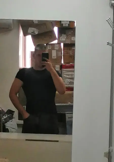 Я Антон, 18, из Якутска, ищу знакомства на одну ночь