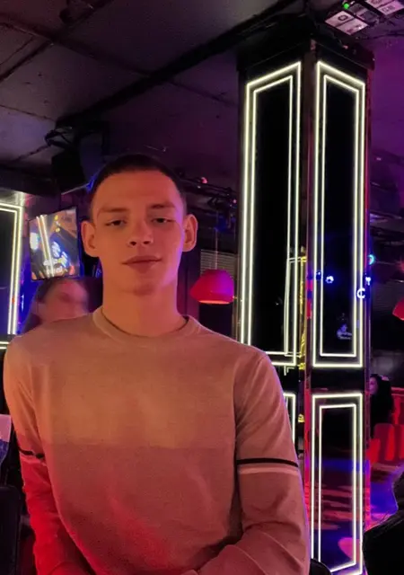 Sergey из Омска, мне 19, познакомлюсь на одну ночь