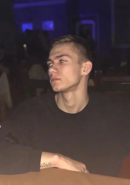 Кирилл из Ленска, мне 25, познакомлюсь для общения