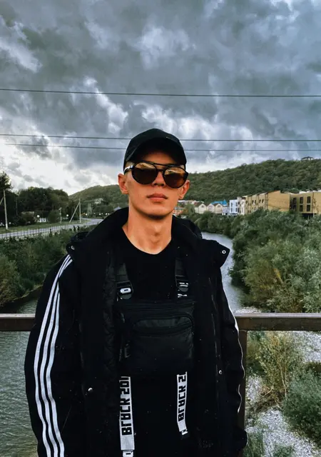 Я Владислав, 22, из Туапсе, ищу знакомства без обязательств