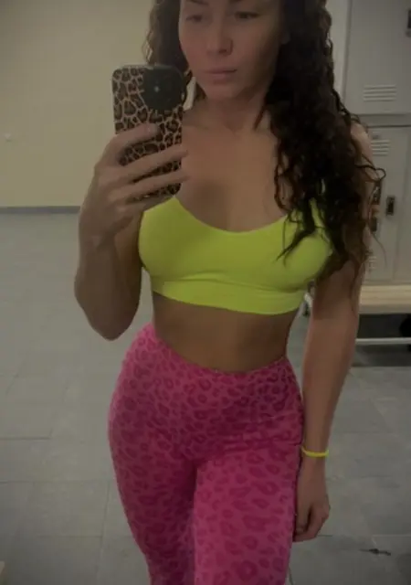 Я Анна, 37, из Санкт-Петербурга, ищу знакомство для приятного времяпровождения