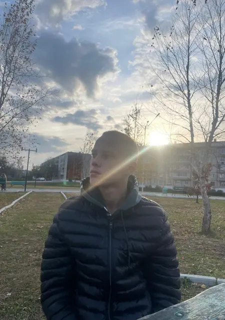 Я Артём, 19, знакомлюсь без обязательств в Лесозаводске