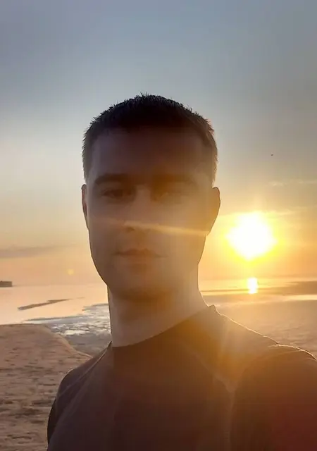 Иван Соловьев из Стерлитамака, мне 32, познакомлюсь для общения