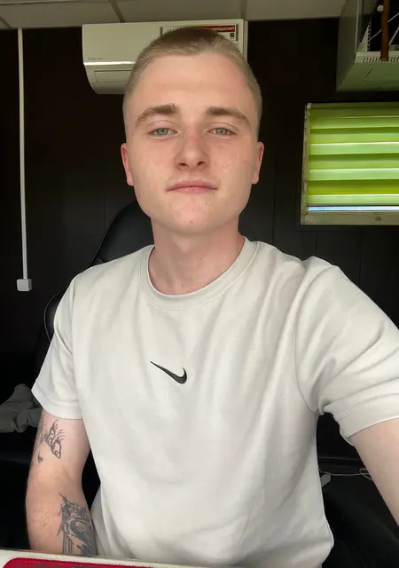 Я Yan, 21, знакомлюсь для приятного времяпровождения в Узловой