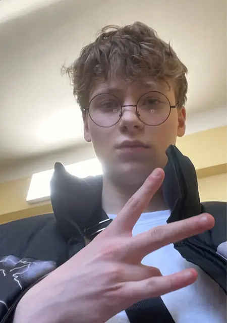 Вовчик из Сыктывкара, мне 19, познакомлюсь без обязательств