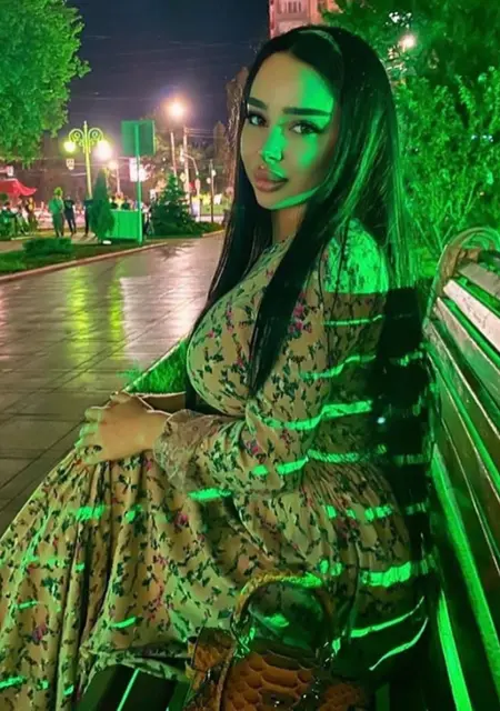 Я Луна, 22, знакомлюсь для вирта в Дагестанской