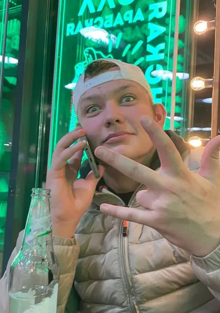 Roman из Архангельска, мне 18, познакомлюсь на одну ночь