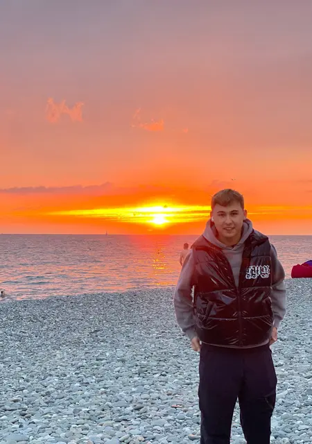 Я Иван, 20, из Орла, ищу знакомства на одну ночь