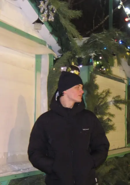 Я Максим, 19, знакомлюсь на одну ночь в Ярославле