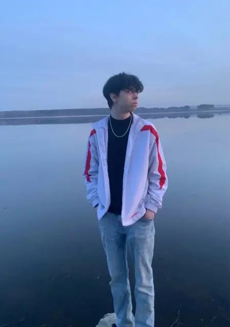 Павел из Москвы, мне 20, познакомлюсь для приятного времяпровождения