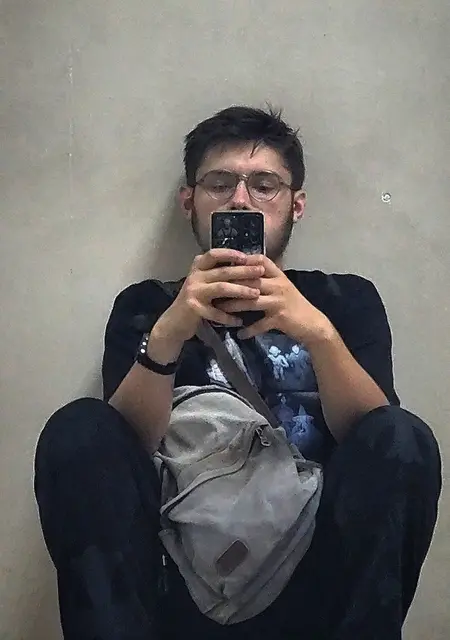 Я Владимир, 20, из Нальчика, ищу знакомства на одну ночь