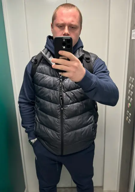 Я Илья, 30, из Великого Новгорода, ищу знакомства без обязательств