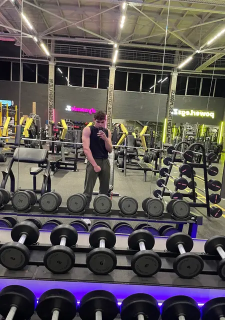 Я George, 20, знакомлюсь на одну ночь в Подольске