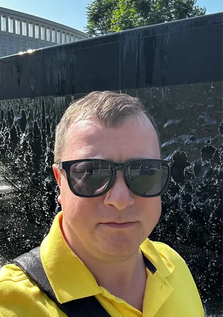 Я Дмитрий, 39, из Воркуты, ищу знакомство для приятного времяпровождения