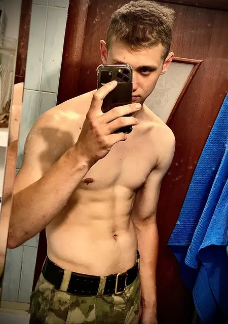 Виталий из Сыктывкара, ищу на сайте знакомства на одну ночь