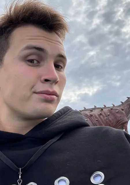 Максим из Кирова, мне 21, познакомлюсь на одну ночь