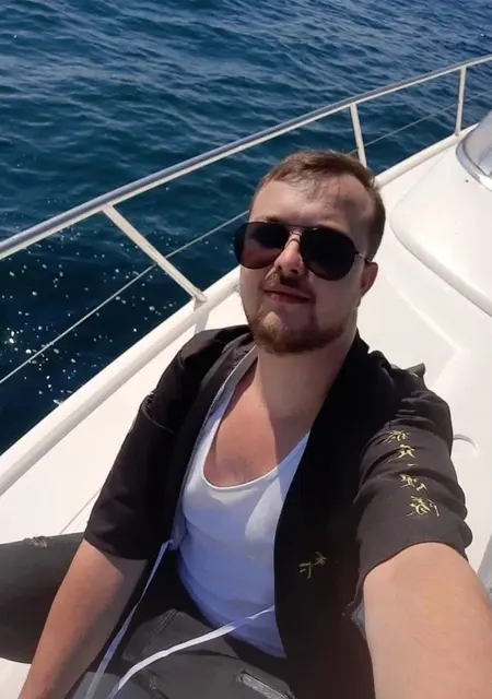 Я Денис, 28, из Курска, ищу знакомства без обязательств