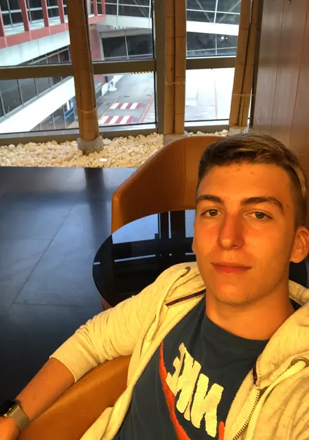 Я Артём, 22, из Лесколова, ищу знакомство для общения