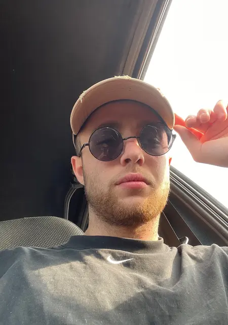 Я Арсен, 22, из Каспийска, ищу знакомства без обязательств