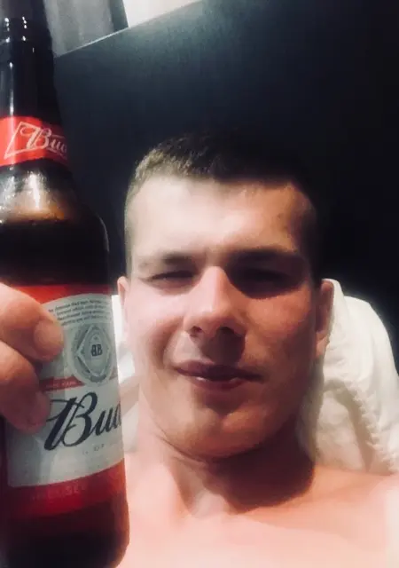 Русик из Кропоткина, ищу на сайте знакомства без обязательств