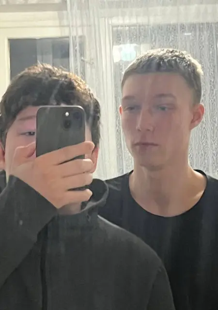 Я Дима, 18, из Оренбурга, ищу знакомство для открытые отношения