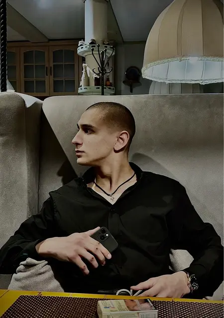 Тима из Череповца, мне 18, познакомлюсь для открытые отношения