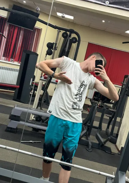 Я Кирилл, 20, знакомлюсь без обязательств в Астрахани
