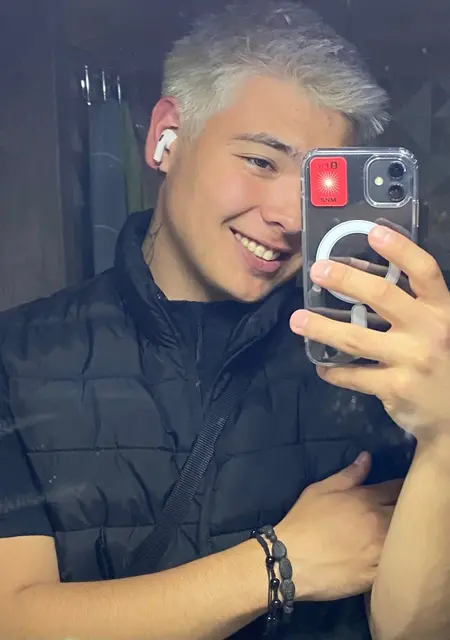 Арсений из Екатеринбурга, мне 21, познакомлюсь для общения