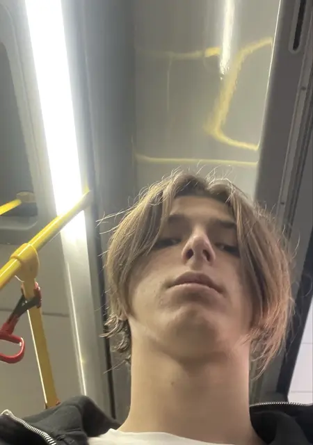 Maxim из Краснодара, мне 18, познакомлюсь на одну ночь