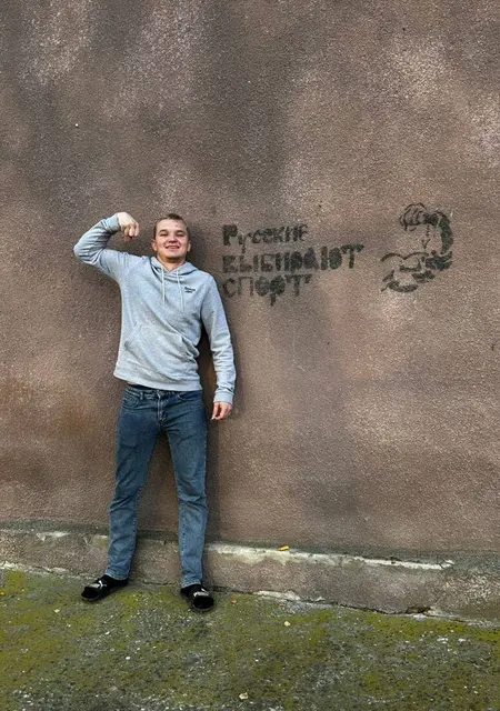 Брат Пит из Георгиевска, мне 23, познакомлюсь для приятного времяпровождения