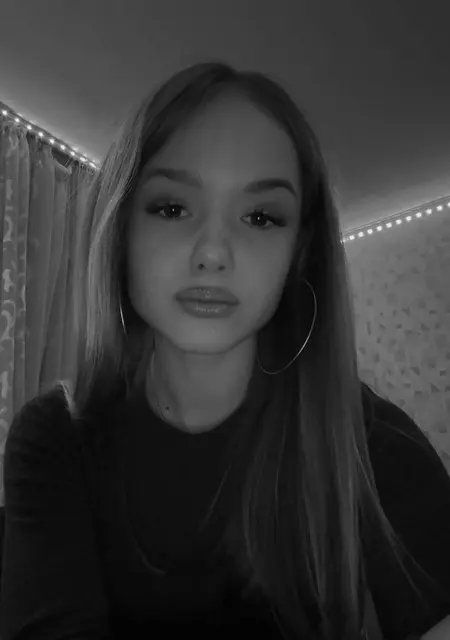 Лиза из Саратова, ищу на сайте знакомства без обязательств