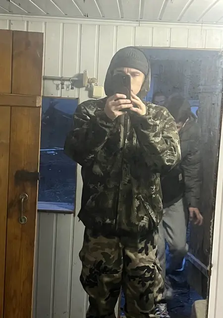 Денис из Энгельса, мне 21, познакомлюсь для общения