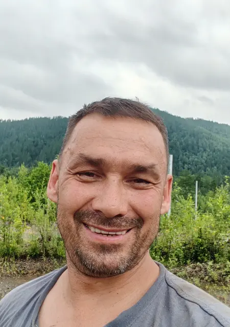 Денис Олегович из Пересвета, ищу на сайте знакомства на одну ночь