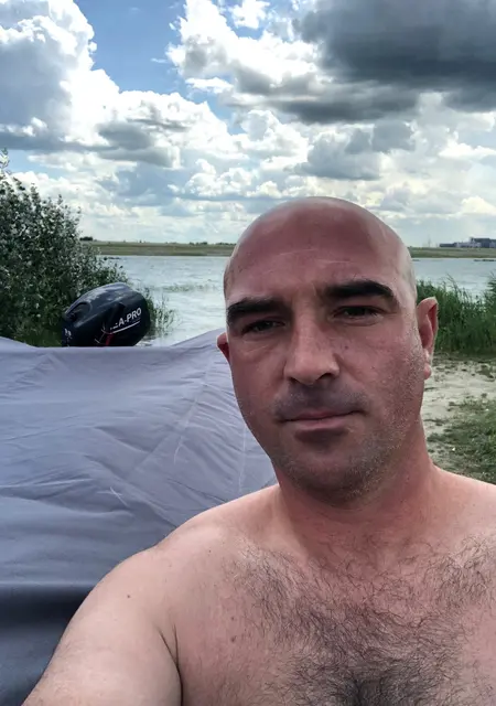 Я Андрей, 40, из Курска, ищу знакомство для приятного времяпровождения