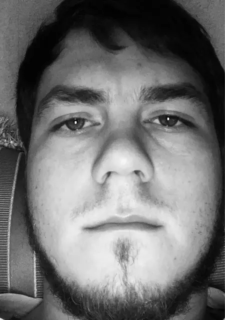 Я Павел, 28, из Астрахани, ищу знакомства без обязательств