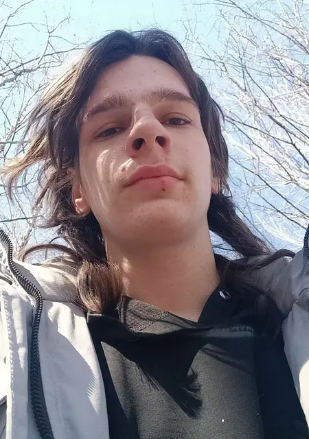 Я Данил, 18, из Уссурийска, ищу знакомства без обязательств