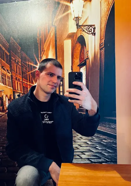 Антон из Смоленска, ищу на сайте постоянные отношения