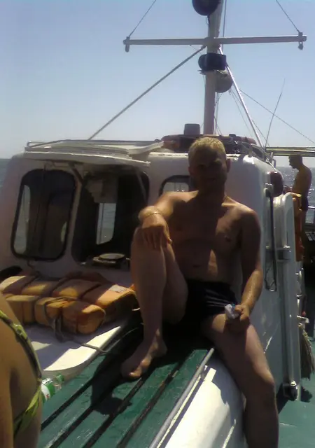 Alex из Луганска, мне 45, познакомлюсь на одну ночь