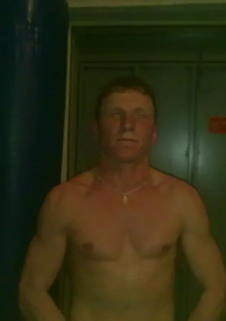 Я Денис, 35, из Белогорска, ищу знакомства на одну ночь