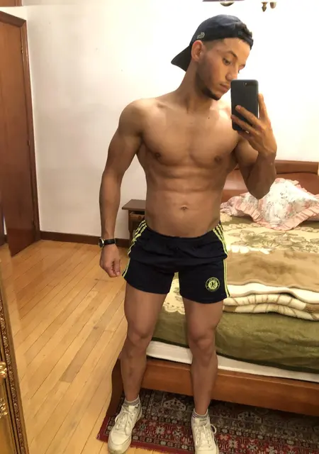 Farid de San Sebastián, tengo 23 años, listo para conocer para pasatiempo agradable