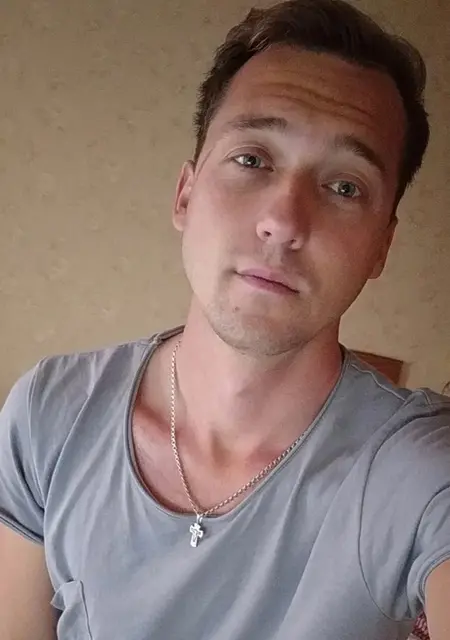 Я Антон, 21, из Калининграда, ищу знакомства без обязательств