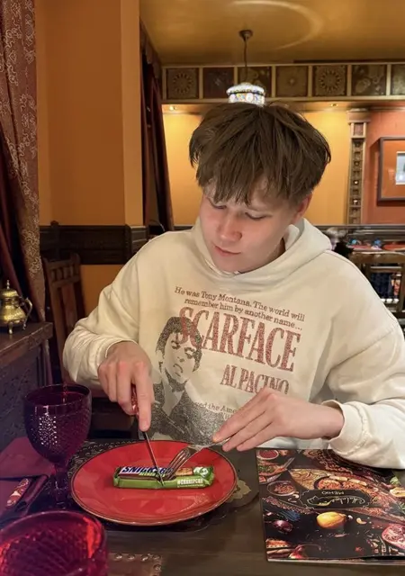 Я Антон, 20, из Уфы, ищу знакомство для приятного времяпровождения