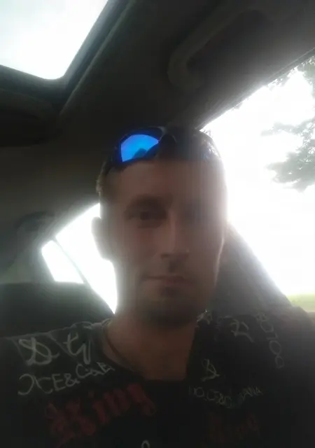 Я Артём, 40, из Минска, ищу знакомство для дружбы
