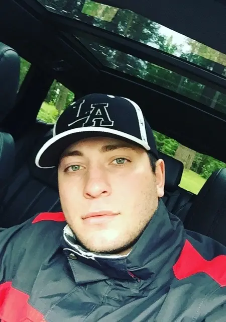 Макс из Москвы, мне 36, познакомлюсь для открытые отношения